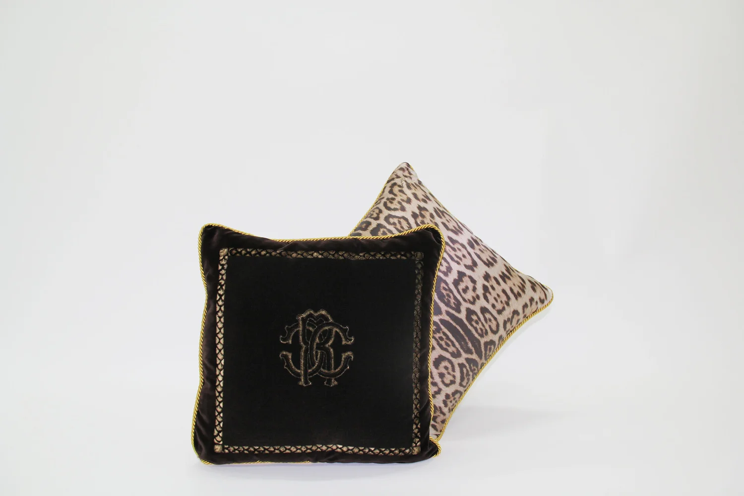 ロベルトカヴァリ（RobertoCavalli）クッション ロベルトカヴァリ（RobertoCavalli）クッション